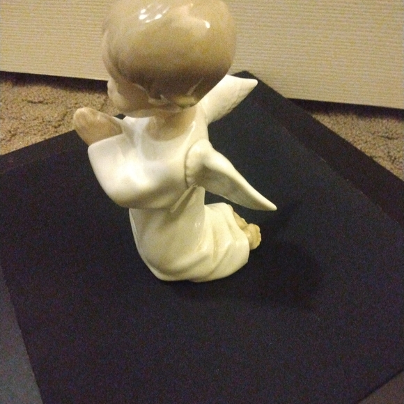 Lladro Child Angel Prayer Figurine - Picture 5 of 7